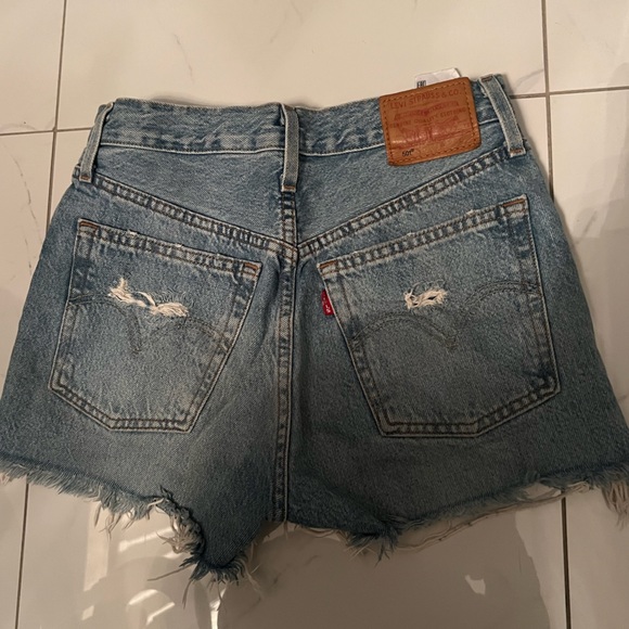 Levi’s distressed shorts - Picture 6 of 7